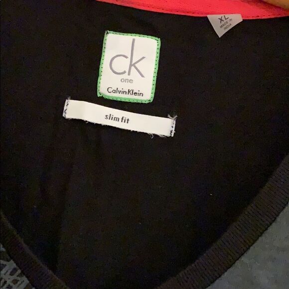 🎉1 hr sale🎉Men’s Calvin Klein top - Picture 4 of 8